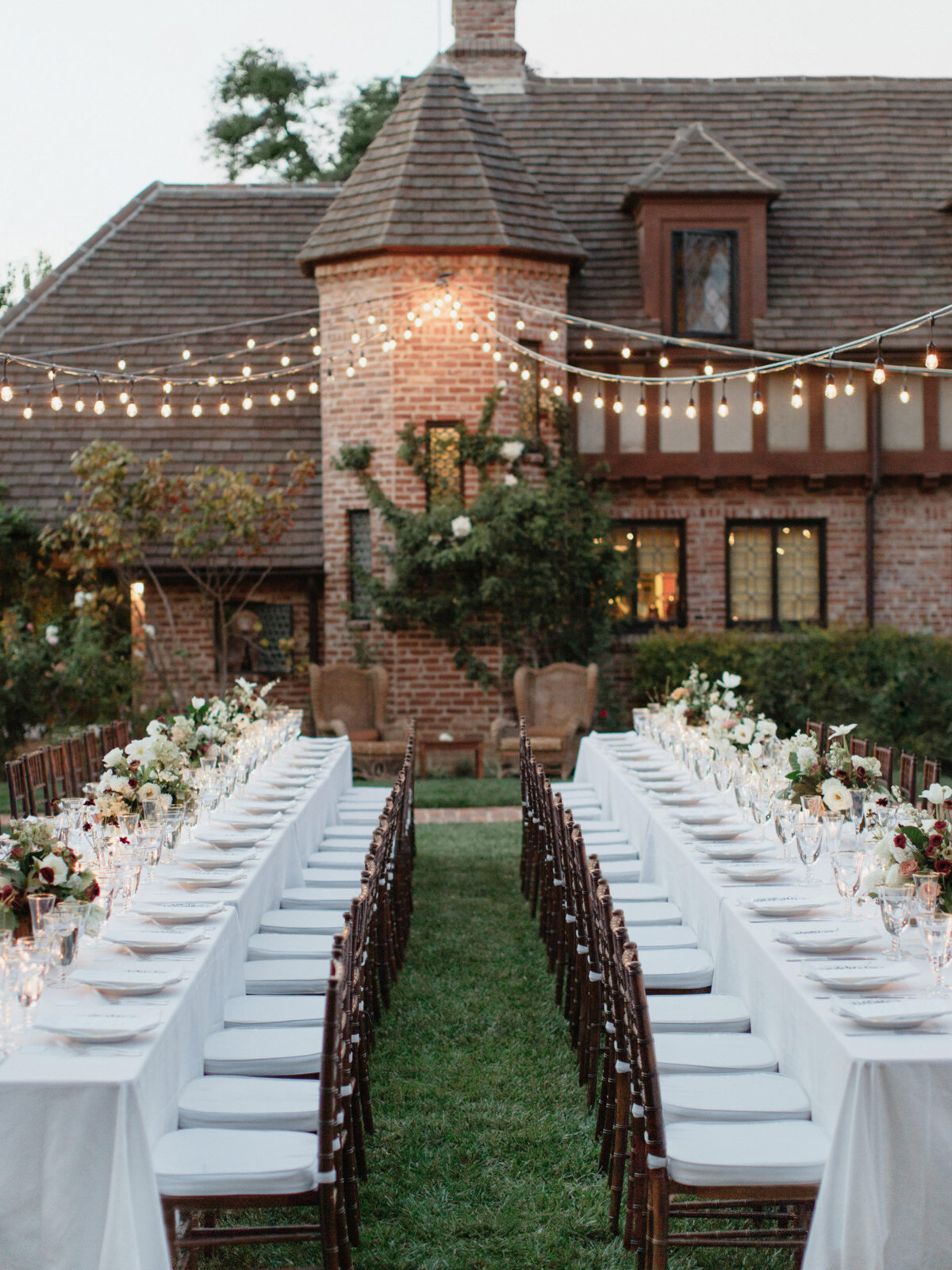 Elegant-Backyard-Wedding-Tables.jpg